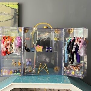 Rainbow High Collection of Dolls, Clothing and Accessories in EUC.